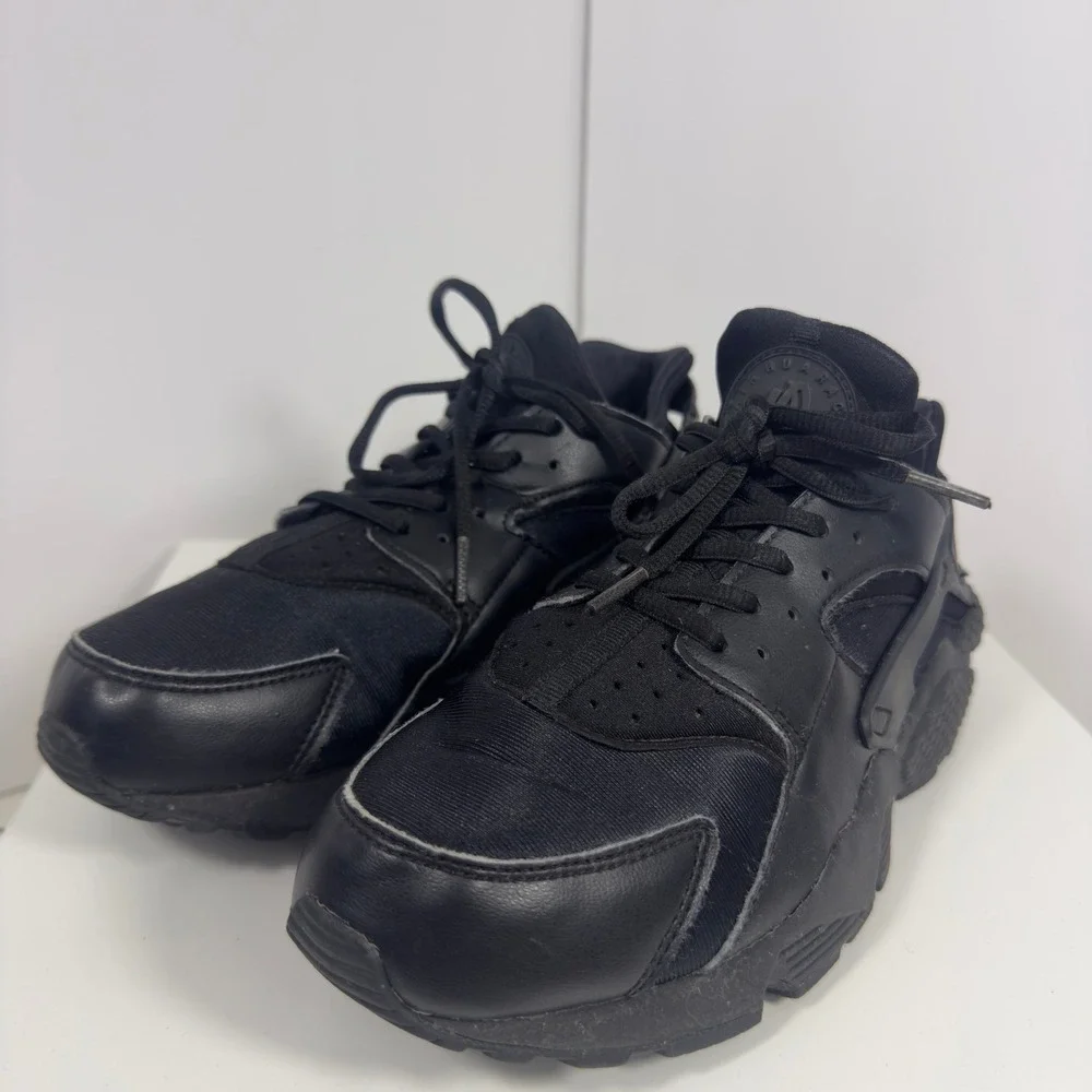 Nike Air Huarache Run Women Size 10 Triple Black Athletic Running Shoes Sneakers